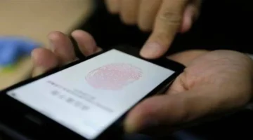 سؤال أمني كيف تحمي بياناتك عند فتح الهاتف بالوجه أو البصمة؟